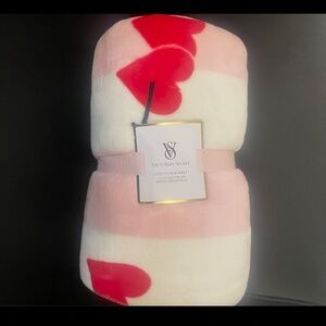 NWT* Victoria's Secret Sherpa Blanket With Hearts